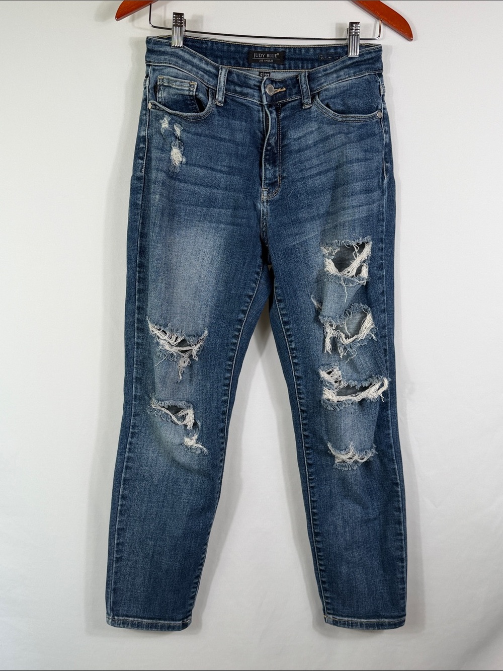 Judy Blue Distressed Stretch Skinny Jeans in Medium Wash. Womens Size 5 / 27